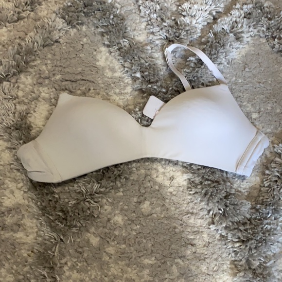 Two bras with no wire - Picture 2 of 3